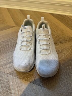 Skechers Slip-On Sneakers | White Knit Comfort Shoes | Size 8